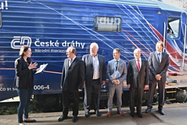 Dopravní fakulta slaví v Pardubicích 25 let, připomíná to lokomotiva Českých drah
