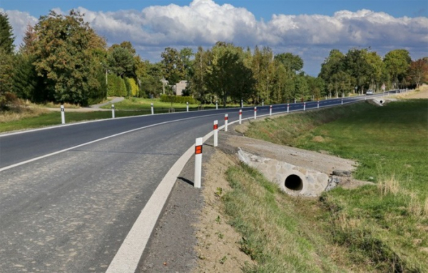 Na rekonstrukci silnic v okolí Včelákova dá kraj 90 milionů korun