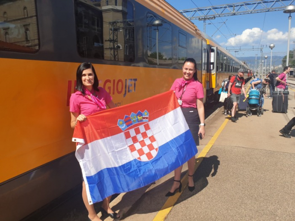 První spoj RegioJetu dorazil k Jadranu. Žlutým vlakem přijelo přibližně 500 cestujících