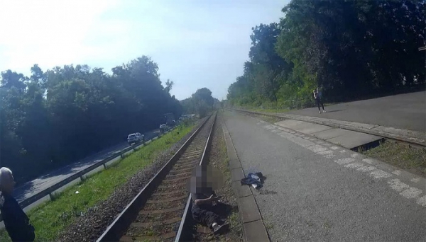 Opilý muž ležel v kolejišti ve chvíli, kdy přijížděl vlak