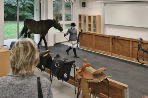 Střední škola chovu koní a jezdectví v Kladrubech slavnostně otevřela novou demonstrační učebnu