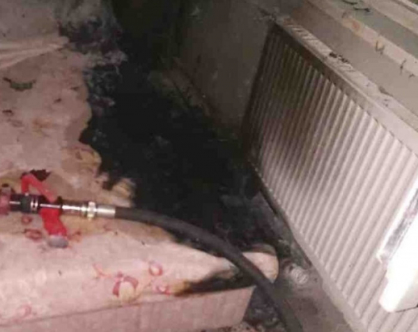 Rozpálená žárovka způsobila požár ložnice v rodinném domě v Přelouči