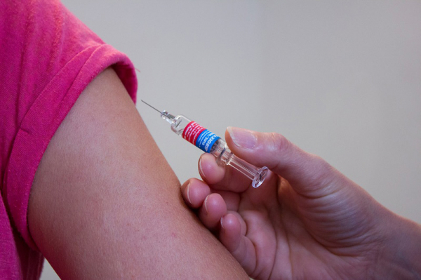 Zájem o očkování narůstá. Zapojení praktických lékařů by se mělo zvyšovat