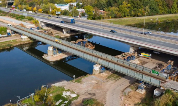 V Pardubicích překlene řeku Labe nový železniční most