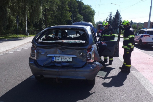 Dvě zraněné osoby si vyžádal střet nákladního vozu s automobilem v Lázních Bohdaneč